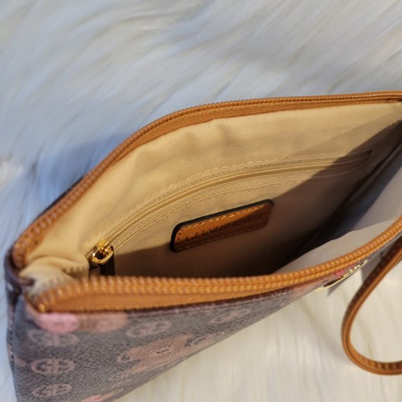 Giani Bernini Winter Bears Wristlet - Picture 6 of 8